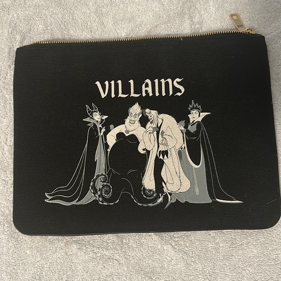 Disney X Coach Large Wristlet 30 With Villains Motif - Picture 2 of 4